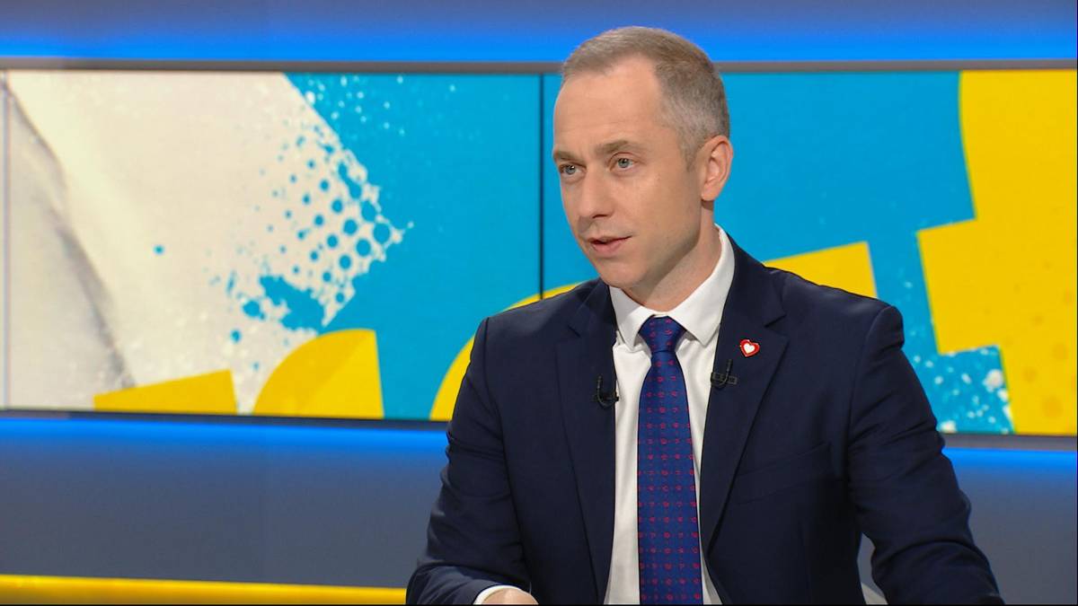 Robert Bąkiewicz oskarżony o znieważenie funkcjonariuszy. Protest przed prokuraturą. - INFBusiness