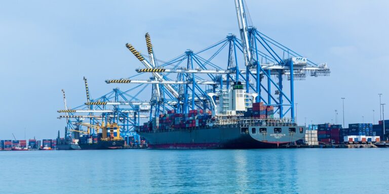 Unia Europejska: Nowe przepisy celne. Co zmieni handel z USA? - INFBusiness
