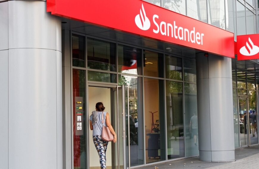 Erste Group przejmuje Santander Bank Polska. Co oznacza rebranding?