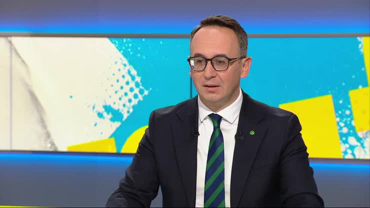 Jednostki myśliwskie w pogotowiu zostały zmobilizowane do monitorowania polskiej przestrzeni powietrznej po nocnych atakach Rosji na Ukrainę. Systemy nadzoru zostały podniesione do maksymalnej gotowości, zgodnie z oświadczeniem Dowództwa Operacyjnego Sił Zbrojnych RP udostępnionym na platformie X. W nocy rosyjskie siły zbrojne przeprowadziły intensywne bombardowania w dwóch regionach Ukrainy. Rosyjski atak na Ukrainę. Polska wysyła myśliwce. - INFBusiness