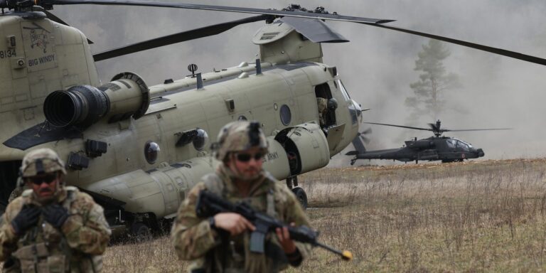 Chinooki zastąpią Apache'y. Ministerstwo rozważa renegocjację zakupu śmigłowców od USA. - INFBusiness