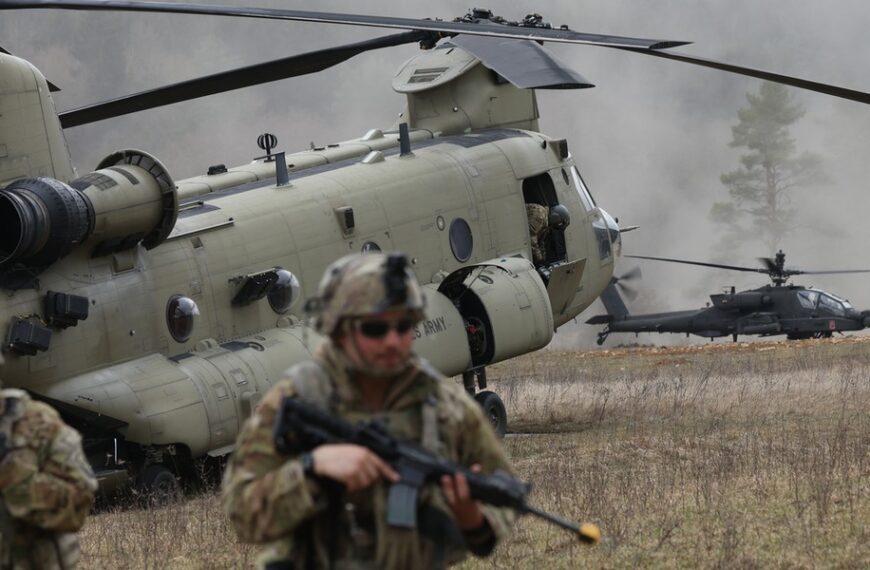 Chinooki zastąpią Apache'y. Ministerstwo rozważa renegocjację zakupu śmigłowców od USA.