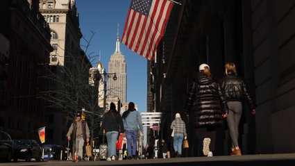 Słabe dane o zatrudnieniu w USA sugerują potencjalną obniżkę stóp procentowych.