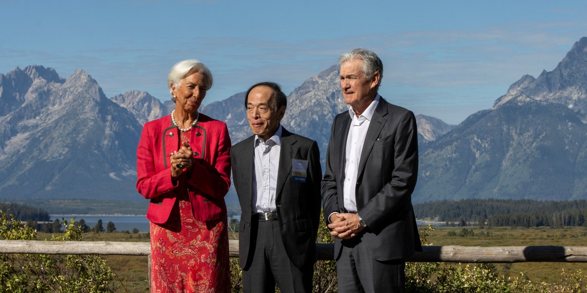 Christine Lagarde (szefowa EBC), Kazuo Ueda (prezes Banku Japonii) i Jerome Powell (przewodniczący Rezerwy Federalnej) na poprzednim sympozjum w Jackson Hole.