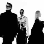 Trzech ambasadorów PRM na THE REVEAL – Linda, Konrad i Seba w artystycznej sesji zdjęciowej. Moda, sztuka i design w nowej odsłonie strategii PRM FRIENDS WITH BENEFITS.