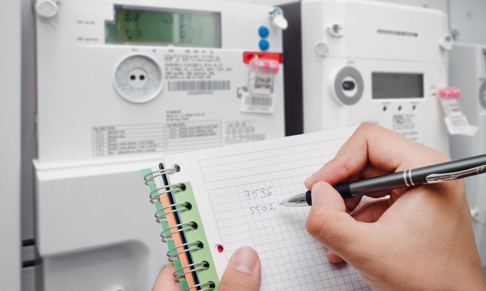 Pomimo sprzedaży mieszkania i poinformowania dostawcy energii, przez kilka miesięcy borykała się z błędnymi fakturami, co doprowadziło do wezwania do zapłaty pół roku później. Jak szczegółowo opisała „Gazeta Wyborcza”, przyczyną była wewnętrzna dezorganizacja w firmie energetycznej. Sprzedała mieszkanie, ale nadal musiała zapłacić rachunek za prąd. Enea przeprasza.
