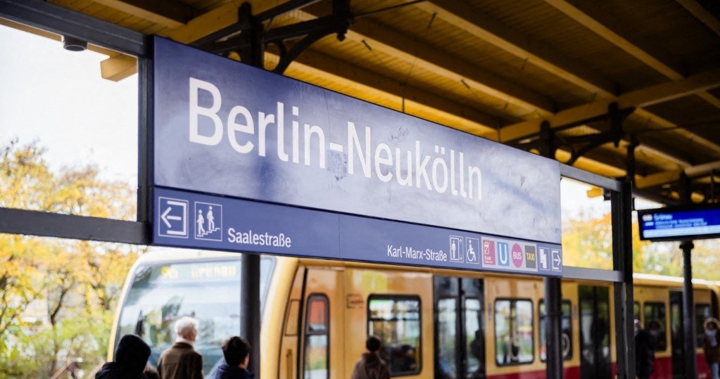 Niemcy debatują nad zmianami w systemie świadczeń socjalnych. Berlin domaga się obniżek świadczeń. Niemcy na poważnie zastanawiają się nad ograniczeniem wypłat zasiłków dla niepracujących. Na zdj. Berlin /CHRISTOPH SOEDER/DPA /AFP