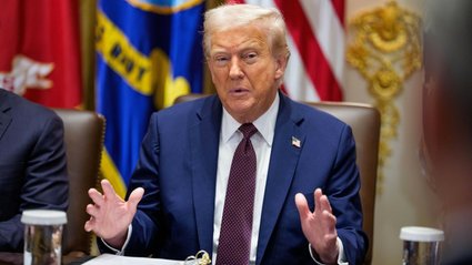 Donald Trump nakłada na Indie ogromne cła, karząc je za handel z Rosją.