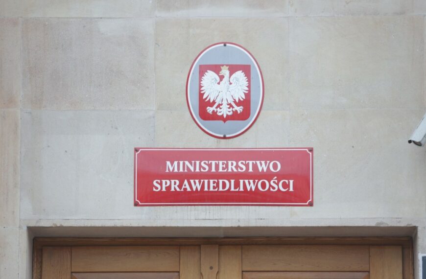 Prawo w Ministerstwie Sprawiedliwości. Możesz zarobić do 10 000 zł.
