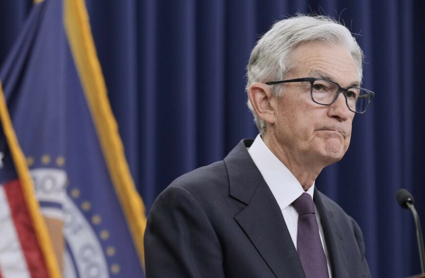 Fed: Jerome Powell o ryzyku gospodarczym i obniżkach stóp procentowych