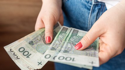 Progi dochodowe rosną wraz ze zmniejszaniem się różnicy w zarobkach między kobietami i mężczyznami