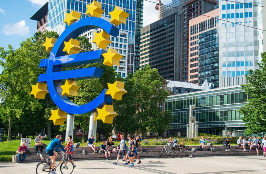 Gospodarka europejska odnotowuje umiarkowany wzrost. „Życie zaczyna się w skansenie”