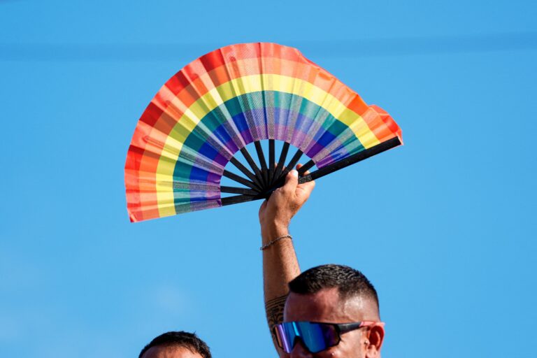 Według międzynarodowego badania Polska ma najmniejszą liczbę osób LGBT+ wśród krajów objętych badaniem. - INFBusiness