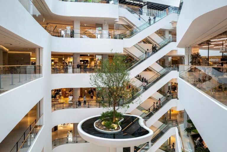 Centra handlowe zostaną zamknięte. Co zniknie z mapy Warszawy? - INFBusiness