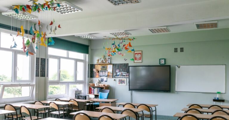 Rzeczywistość wynagrodzeń nauczycieli na rynku pracy. Ile można zarobić? - INFBusiness