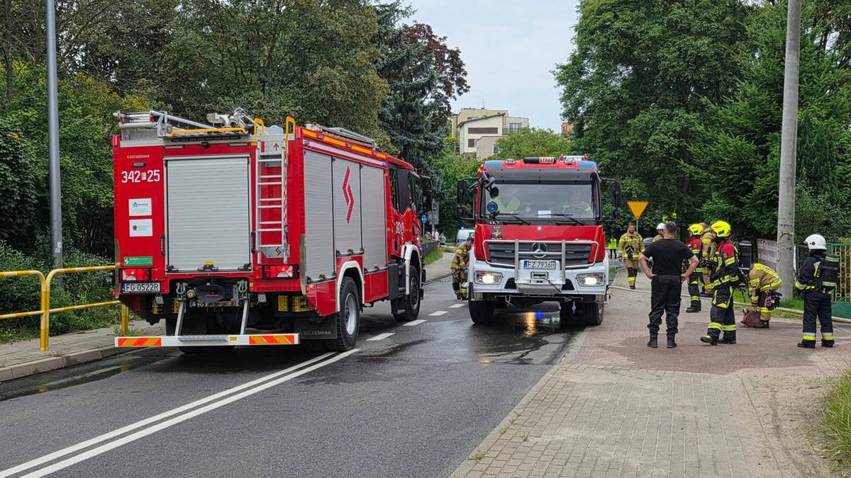 W szkole podstawowej w Zielonej Górze wybucha pożar Pożar w szkole podstawowej w Zielonej Górze. Nad miastem unosi się dym.