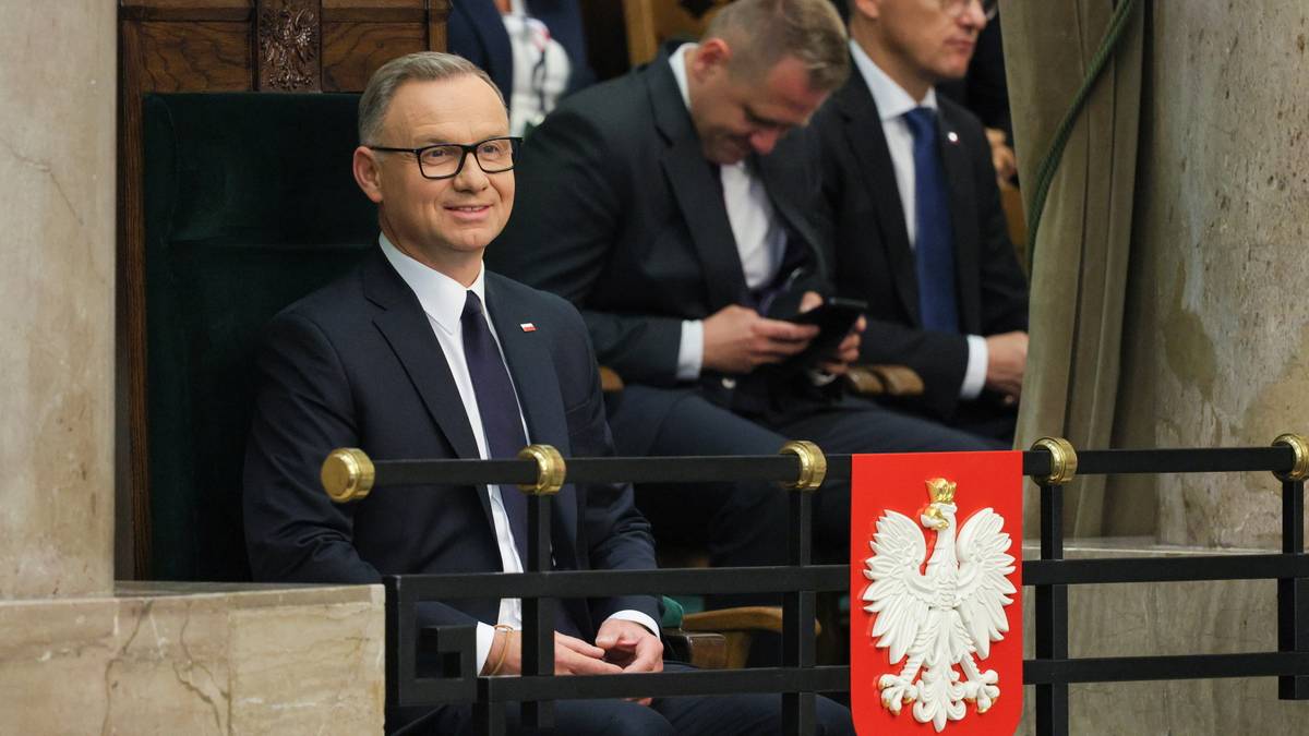 Andrzej Duda zakończył współpracę z Uniwersytetem Jagiellońskim, co potwierdziła dziennikarka Polsat News Teresa Gut. Były prezydent i uczelnia za obopólną zgodą zakończyli współpracę zawodową. Andrzej Duda nie wróci na Uniwersytet Jagielloński. Umowa rozwiązana.