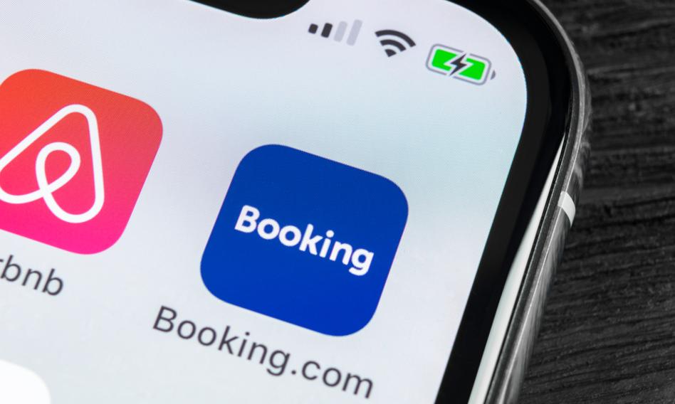 Belgijska organizacja konsumencka Testaankoop ostrzega podróżnych przed oszustwami na Booking.com, gdzie przestępcy podszywają się pod hotele, aby wyłudzać płatności od użytkowników. Często ofiary mają praktycznie niemożliwe odzyskanie swoich pieniędzy. Oszuści podszywają się pod hotele na Booking.com