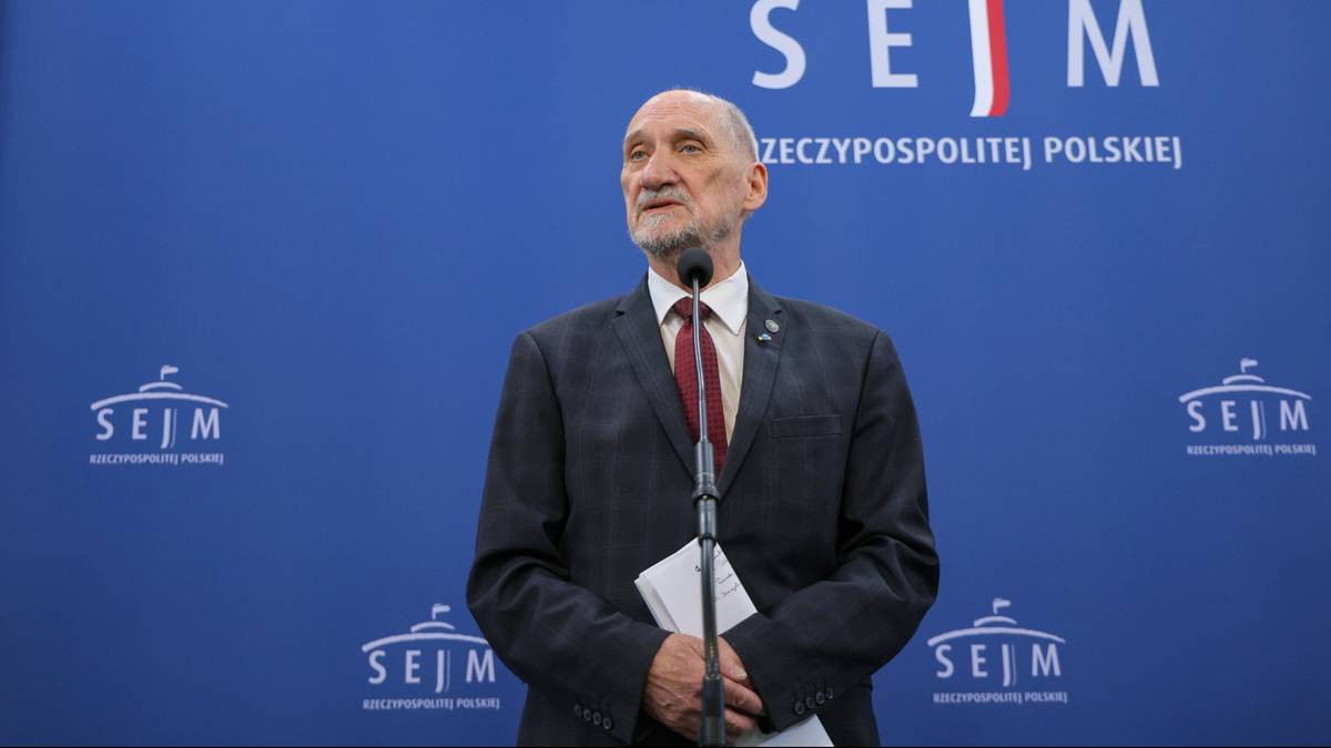 Antoni Macierewicz pozbawiony immunitetu Uchylenie immunitetu parlamentarnego Antoniemu Macierewiczowi. Decyzja Sejmu.