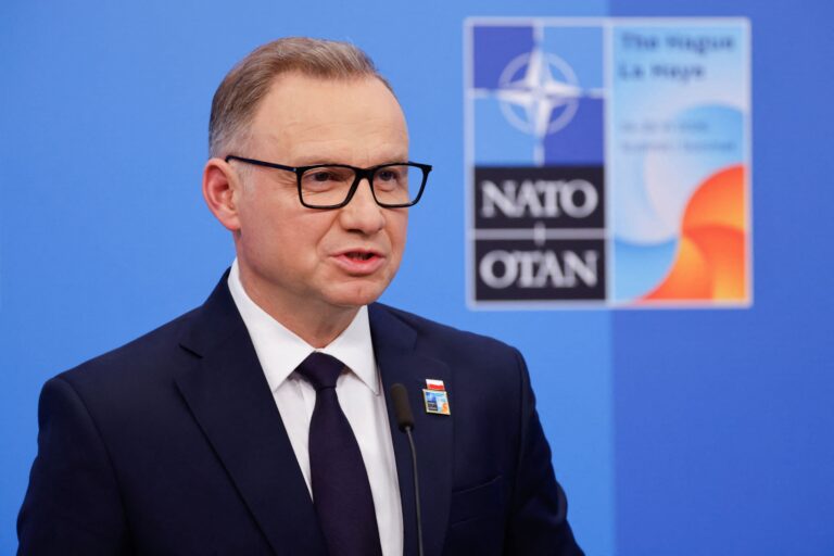 Sondaż: Jak Polacy oceniają prezydenta, Sejm, Senat i sytuację w kraju? - INFBusiness