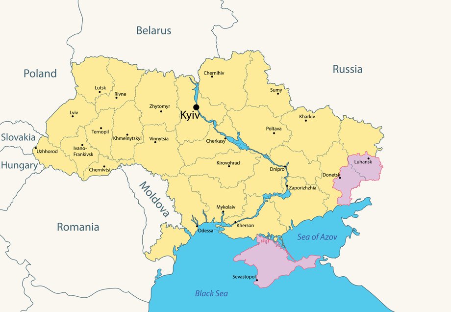 Głównym żądaniem Władimira Putina, by zakończyć konflikt, jest zrzeczenie się przez Ukrainę roszczeń do Donbasu. Obszar ten jest wyjątkowo bogaty w zasoby naturalne, co czyni go przedmiotem sporu, którego żadna ze stron nie jest gotowa oddać bez oporu. Mapa Ukrainy. Okupowane przez Rosję obwody ługański i doniecki, a także Krym, zaznaczono kolorem fioletowym.