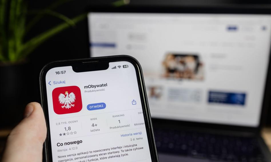 Umożliwienie przeszukiwania Krajowego Rejestru Sądowego i ksiąg wieczystych za pomocą numeru PESEL za pośrednictwem aplikacji mObywatel, a także nadanie mocy prawnej dokumentom cyfrowym wydawanym przez Centralną Informację o Księdze Wieczystej, równoważnym dokumentom sądowym, stanowią fundament inicjatywy MS, która obecnie ma zostać poddana rządowej kontroli legislacyjnej. Księgi wieczyste w mObywatelu. Ministerstwo wprowadza usprawniony dostęp