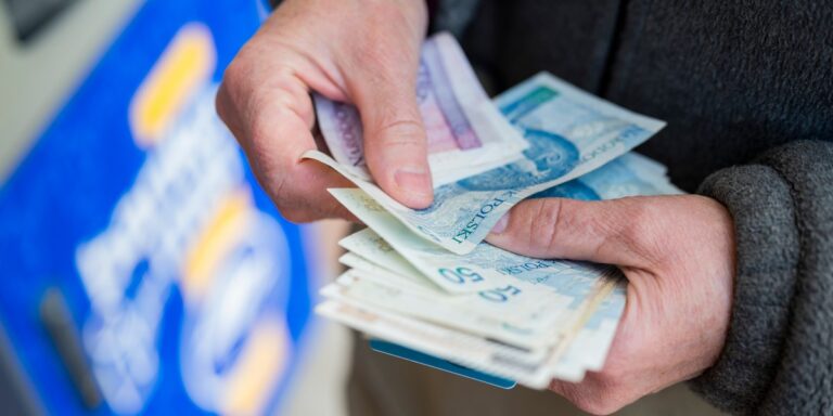 Emerytura szkoleniowa z ZUS. Dodatek 1400 zł miesięcznie przez maksymalnie 3 lata. - INFBusiness