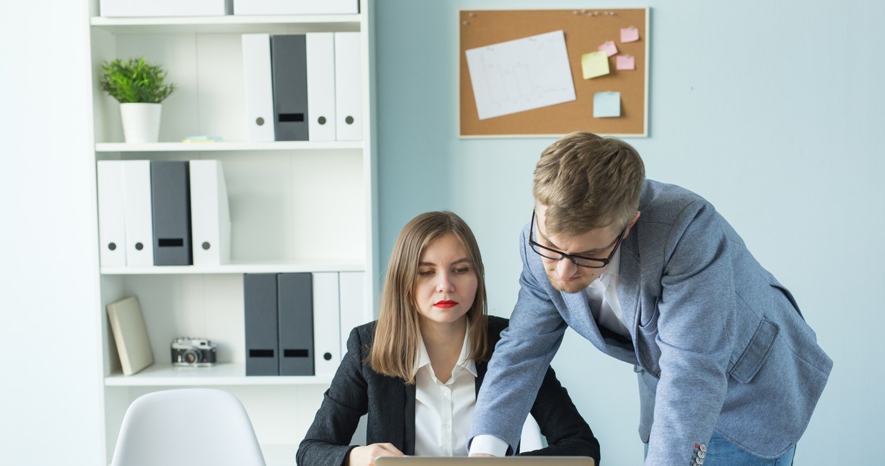 Employer imposing financial penalty on employee. /123rf.com /123RF/PICSEL