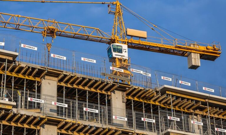 Deweloperzy pracują pełną parą. Tysiące nowych projektów budowlanych i jeszcze więcej pozwoleń. - INFBusiness