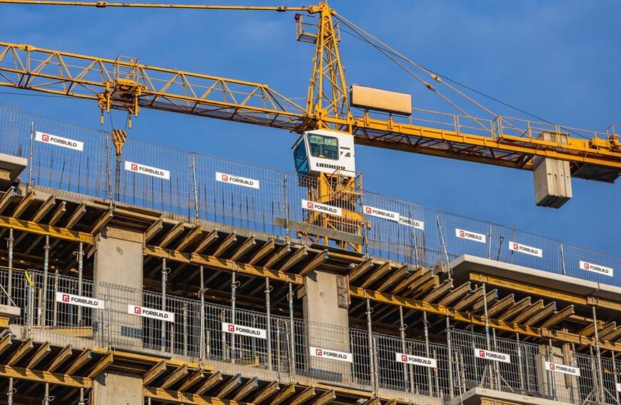 Deweloperzy pracują pełną parą. Tysiące nowych projektów budowlanych i jeszcze więcej pozwoleń.