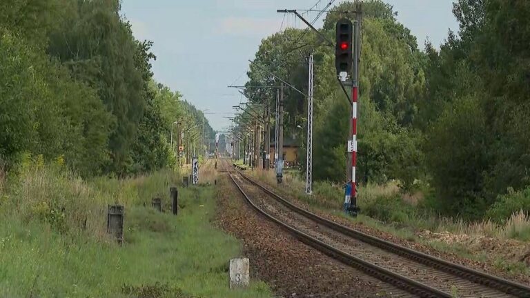Samochód zderzył się z pociągiem. Wszyscy pasażerowie zginęli. - INFBusiness