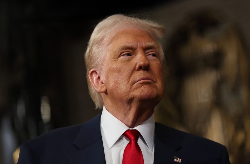 Donald Trump wprowadza nowe cła. Chiny odpowiadają ostrą krytyką.