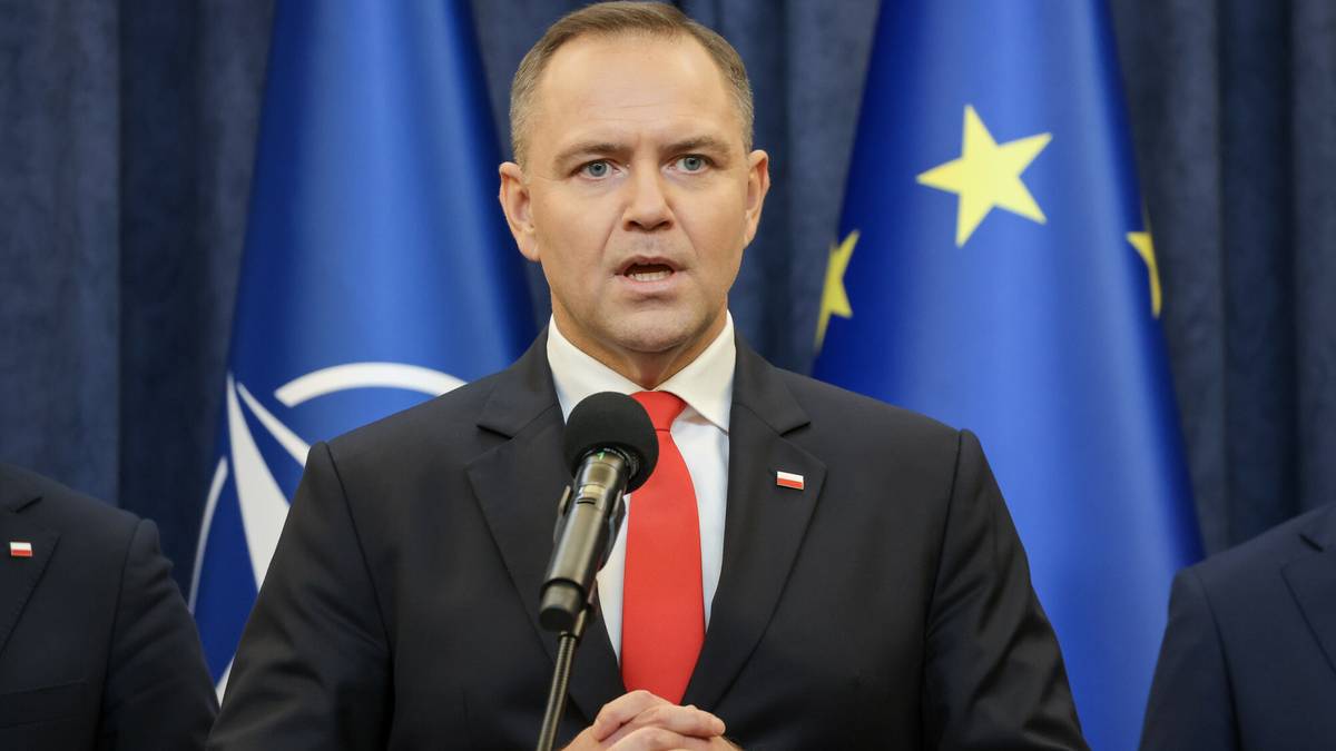 Karol Nawrocki zdecyduje o losach aneksu do raportu Wojskowych Służb Informacyjnych (WSI) Załącznik do raportu WSI może zostać odtajniony. „Stał się Świętym Graalem”.