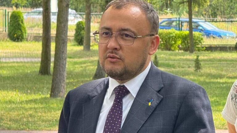 Ambasador Ukrainy reaguje na zamieszki w Warszawie: „Nie wiem, po co poszli na ten stadion” - INFBusiness