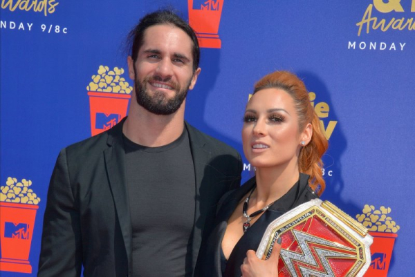 WWE „Raw”: AJ Lee uderza Setha Rollinsa w drodze do „Wrestlepaloozy”
