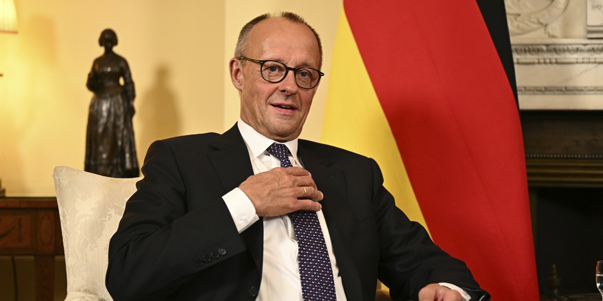 Niemcy rozważają opóźnienie zamknięcia elektrowni węglowych. Kanclerz Friedrich Merz chce tego. Zwraca uwagę, że wycofywanie tej technologii postępuje szybciej niż postęp w technologiach, które mają zapewnić alternatywy. Kanclerz Niemiec Friedrich Merz