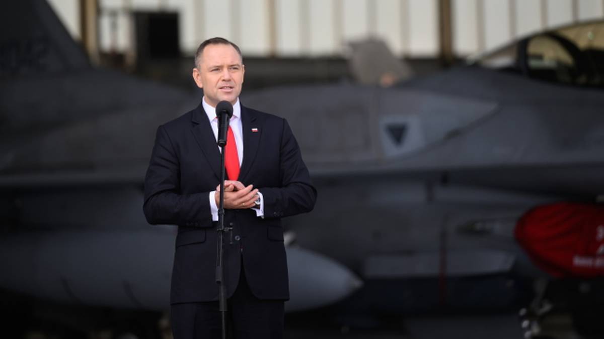 „Chcemy wysłać sygnał Władimirowi Putinowi”. Prezydent spotkał się z pilotami. - INFBusiness
