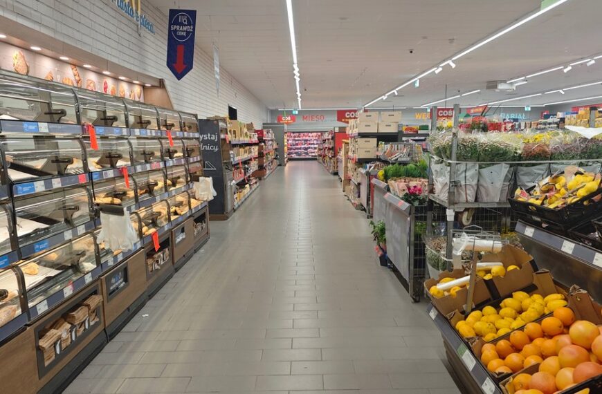 Ta sieć rozpoczyna testy automatów do sprzedaży butelek we wszystkich swoich sklepach