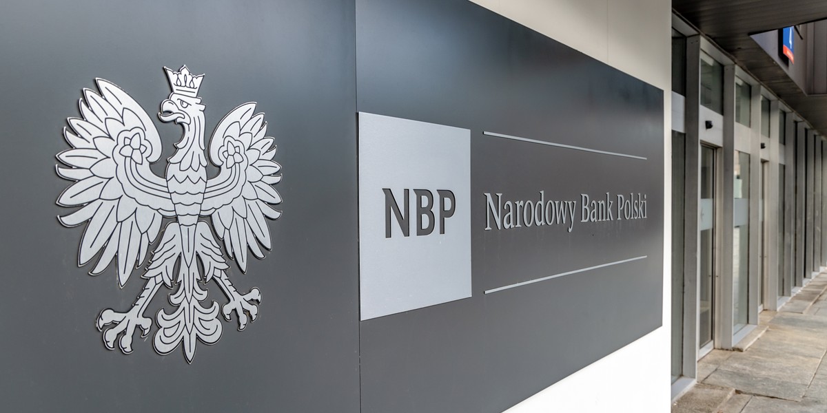 Biorąc pod uwagę obecne tendencje inflacyjne, Rada Polityki Pieniężnej uznała za konieczne zmodyfikowanie stóp procentowych NBP, o czym poinformowała w komunikacie po wrześniowej sesji, obniżając je o 0,25 punktu procentowego. Rada Polityki Pieniężnej (RPP) obniżyła we wrześniu stopy procentowe. Stopa referencyjna NBP wynosi obecnie 4,75%.