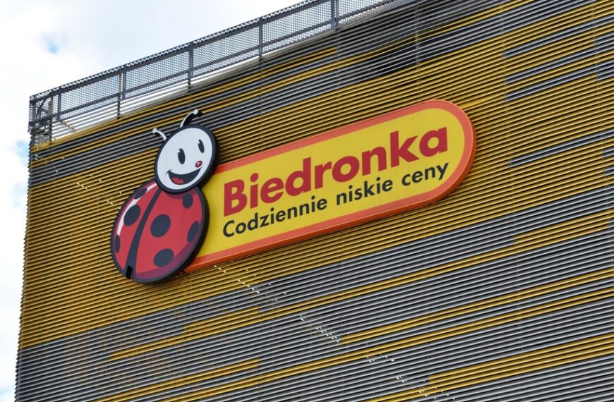 Komornik w Biedronce. To wynik sporu z Lidlem.
