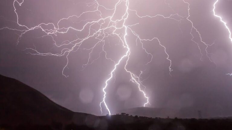 Instytut Meteorologii i Gospodarki Wodnej (IMGW) ostrzega, że prognoza pogody na poniedziałek może być niebezpieczna. - INFBusiness