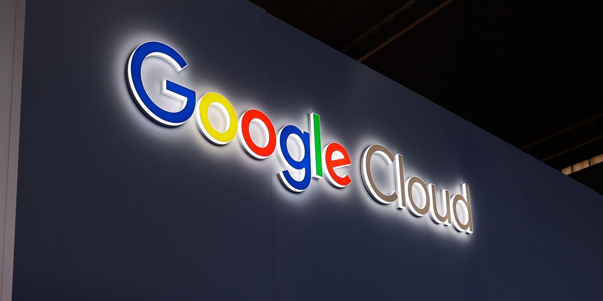 Logo Google Cloud w Barcelonie, zdjęcie poglądowe.
