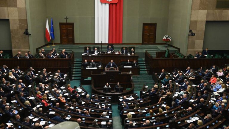 Zmiany w programie 800+ dla cudzoziemców. Posłowie zdecydowali - INFBusiness