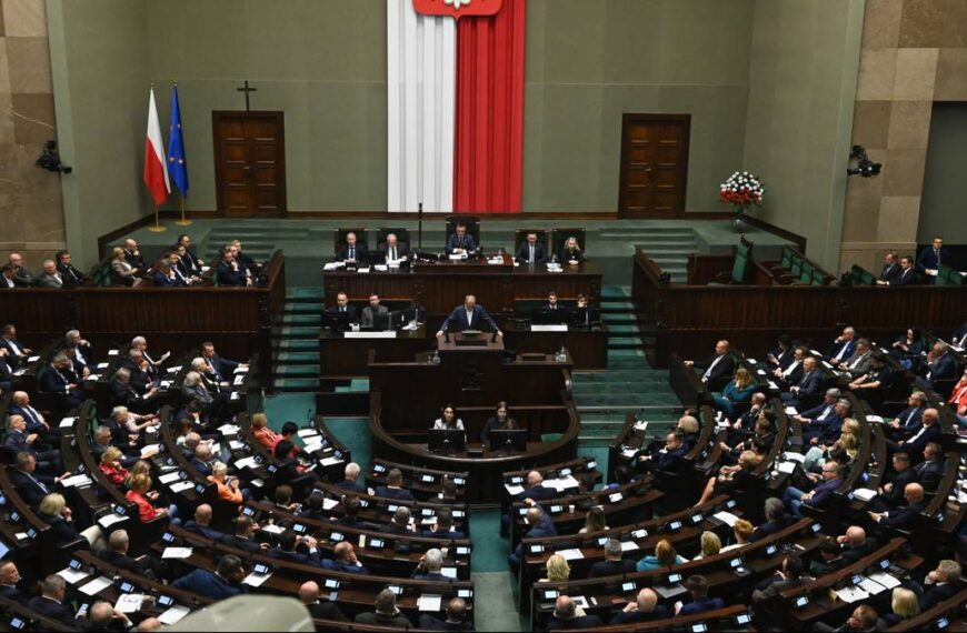 Zmiany w programie 800+ dla cudzoziemców. Posłowie zdecydowali