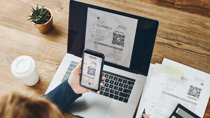 Otrzymujesz faktury? Zobacz, jak KSeF zmieni terminy i jak uniknąć problemów.