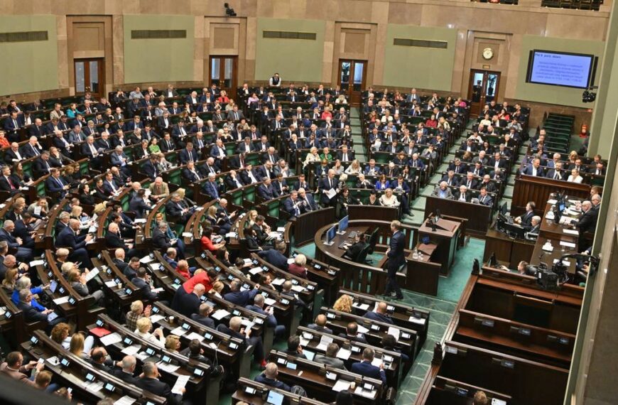 Zaskakująca propozycja dla posłów PiS. „Serdecznie zapraszam”.