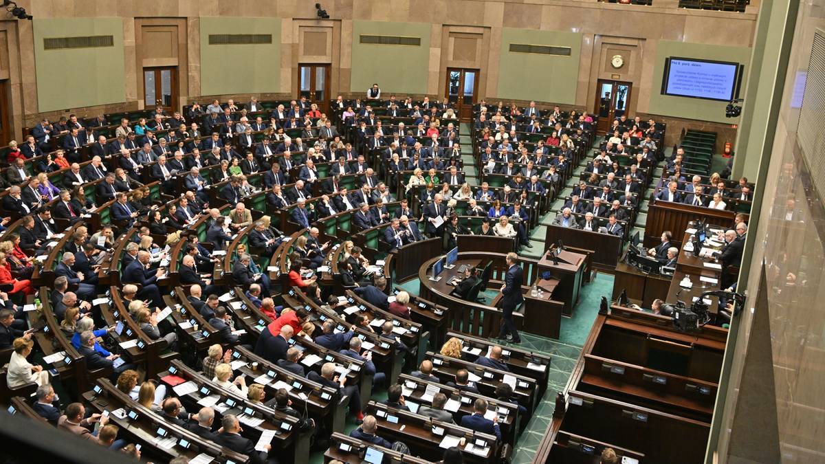 W Sejmie zaplanowano sesje edukacji zdrowotnej. Posłowie PiS otrzymują zaproszenia. Nieoczekiwane zaproszenie dla posłów PiS. „Prosimy o obecność”.