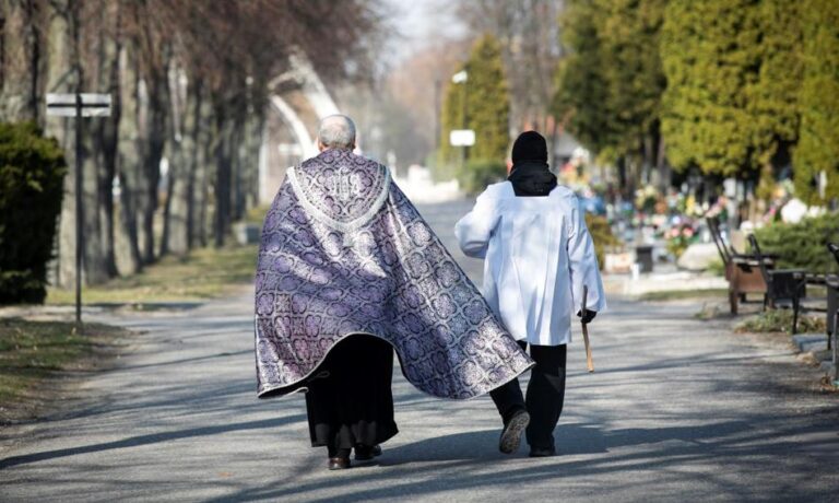 W środę posłanka Ewa Szymanowska ogłosiła, że program Polska 2050 złożył w Sejmie propozycję mającą na celu zaprzestanie nieodpłatnego przekazywania Kościołowi ziem odebranych obywatelom przez reżim komunistyczny. Podkreśliła, że ten obowiązek państwa wobec Kościoła musi zostać zrealizowany. Koniec ze zwrotem ziemi Kościołowi. Polska 2050 złożyła projekt ustawy w Sejmie. - INFBusiness