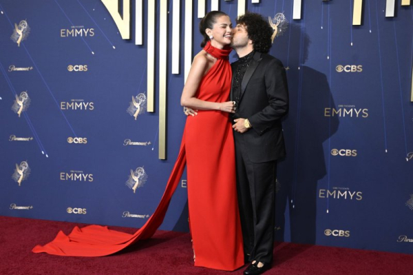 Zobacz: Selena Gomez, Benny Blanco i inne pary na gali Emmy