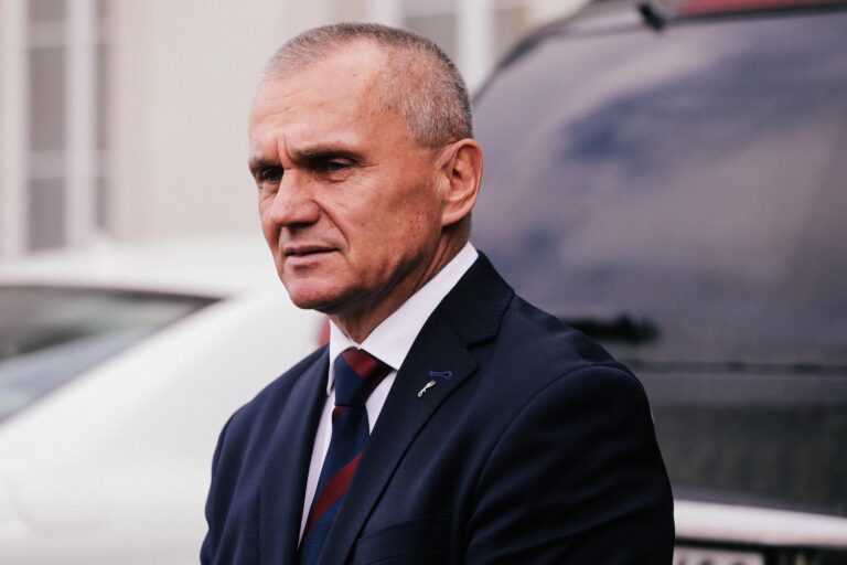 Dron nad budynkami rządowymi w Warszawie. Gen. Roman Polko skomentował incydent. - INFBusiness